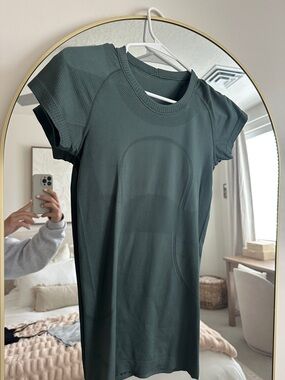 lululemon athletica Short Sleeve Seamless Tee in Dark Green